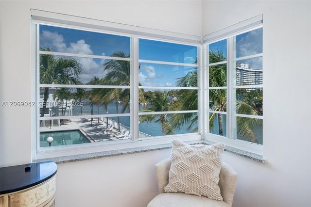 7207 Bay Dr 11, Miami Beach, FL 33141
