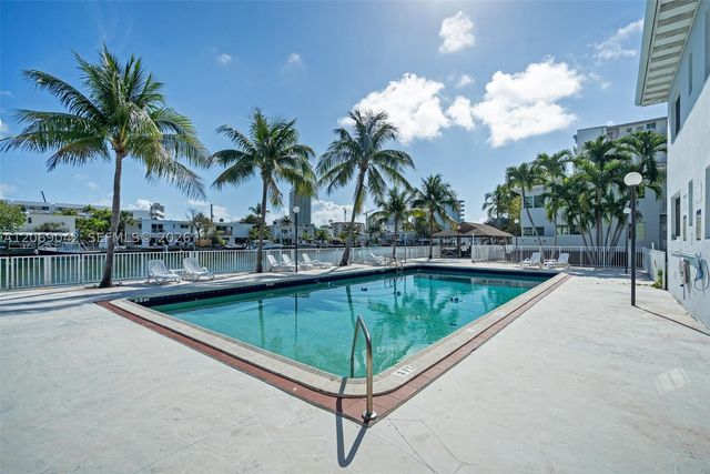 7207 Bay Dr 11, Miami Beach, FL 33141