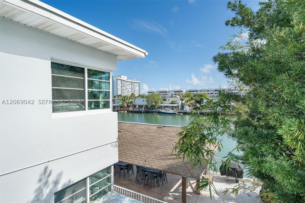 7207 Bay Dr 11, Miami Beach, FL 33141