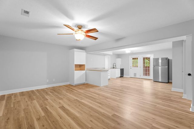 180 Ashford Drive, Hollister, MO 65672