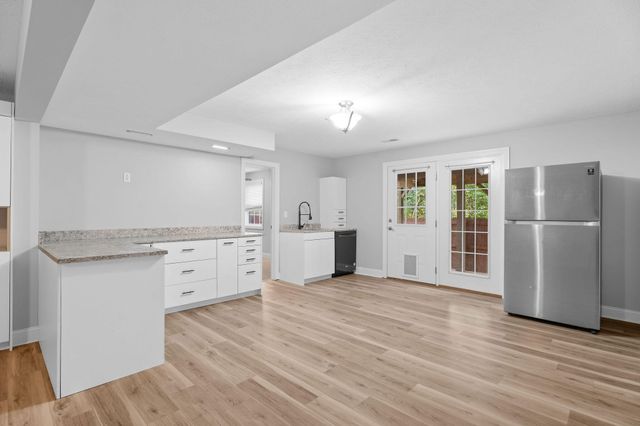 180 Ashford Drive, Hollister, MO 65672