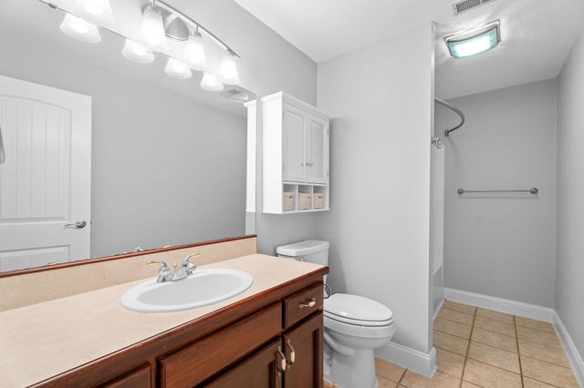 180 Ashford Drive, Hollister, MO 65672