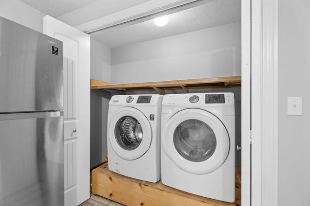 180 Ashford Drive, Hollister, MO 65672