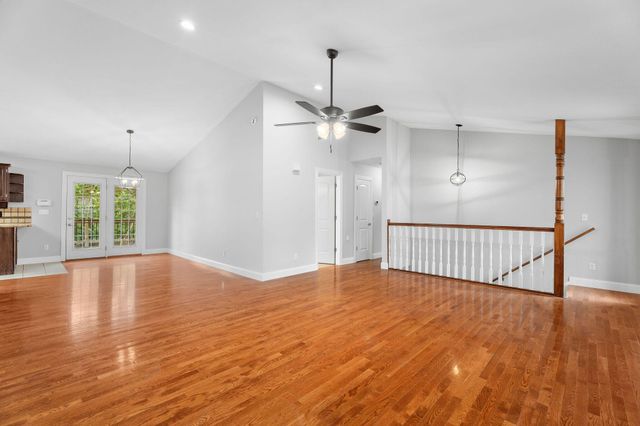 180 Ashford Drive, Hollister, MO 65672