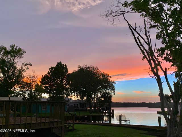 100 HAPPINESS Drive, Welaka, FL 32189