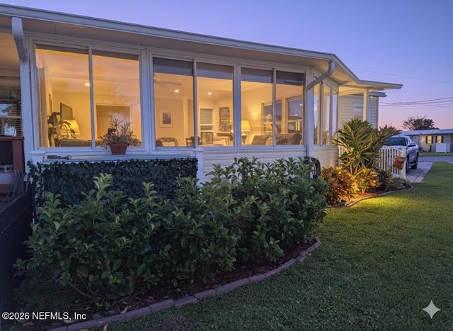 100 HAPPINESS Drive, Welaka, FL 32189
