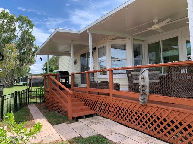 100 HAPPINESS Drive, Welaka, FL 32189