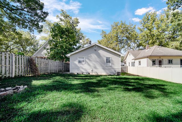 1007 Cedar Avenue, Elgin, IL 60120