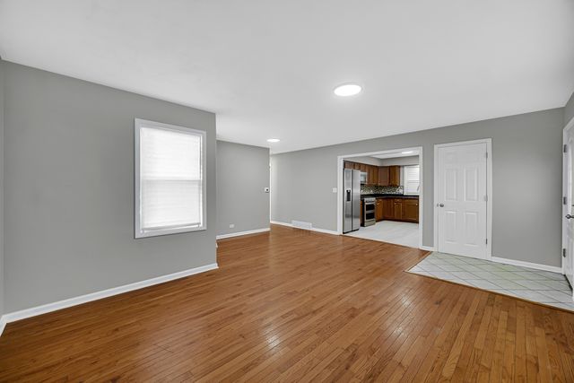 1007 Cedar Avenue, Elgin, IL 60120