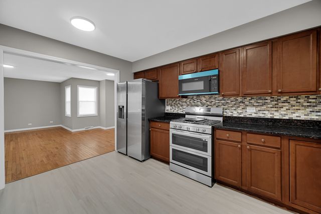 1007 Cedar Avenue, Elgin, IL 60120