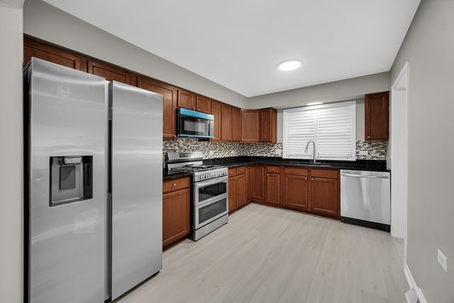 1007 Cedar Avenue, Elgin, IL 60120