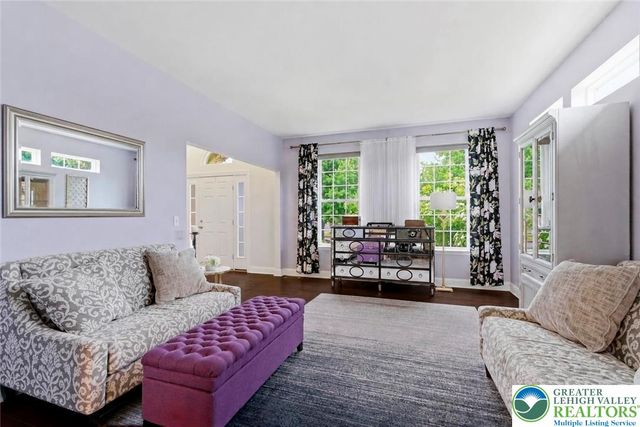 25 Crest Boulevard, Palmer Twp, PA 18045