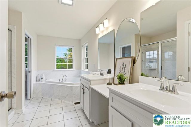 25 Crest Boulevard, Palmer Twp, PA 18045