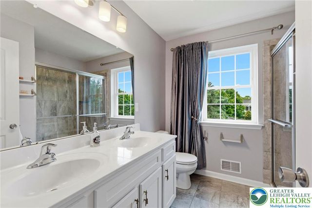 25 Crest Boulevard, Palmer Twp, PA 18045