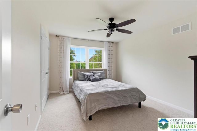 25 Crest Boulevard, Palmer Twp, PA 18045