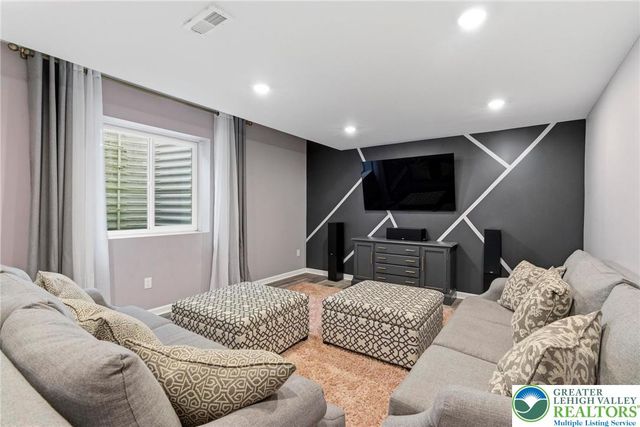 25 Crest Boulevard, Palmer Twp, PA 18045