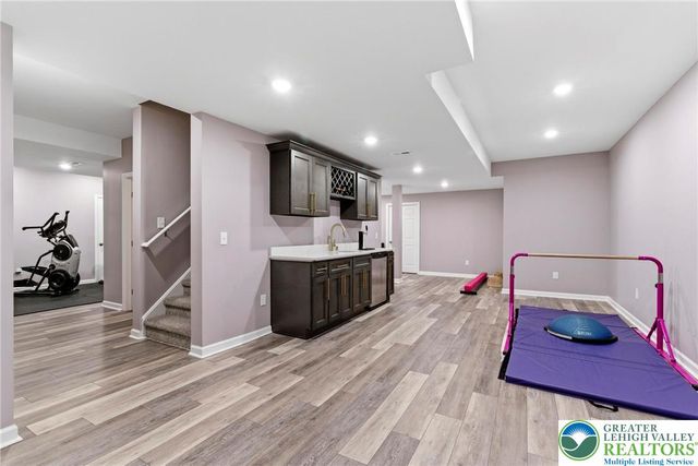 25 Crest Boulevard, Palmer Twp, PA 18045