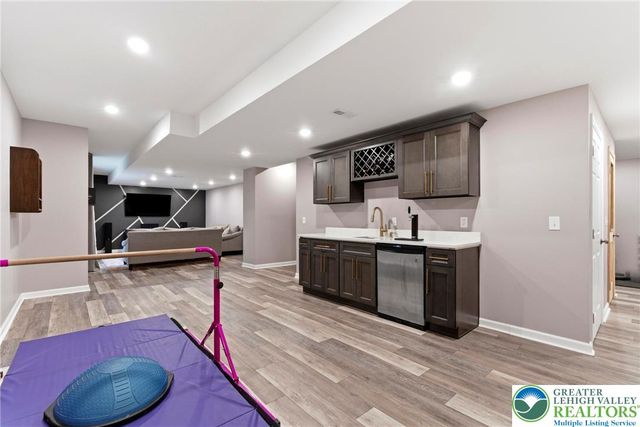 25 Crest Boulevard, Palmer Twp, PA 18045