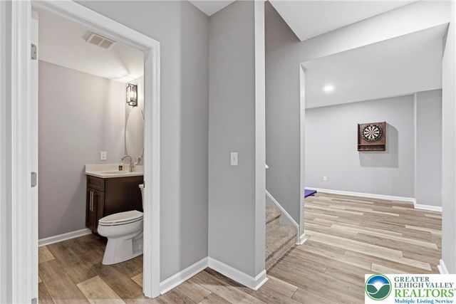 25 Crest Boulevard, Palmer Twp, PA 18045