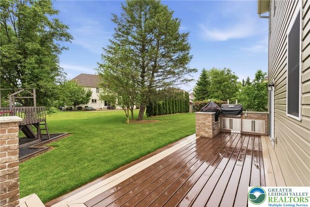 25 Crest Boulevard, Palmer Twp, PA 18045