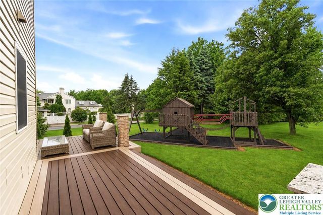 25 Crest Boulevard, Palmer Twp, PA 18045