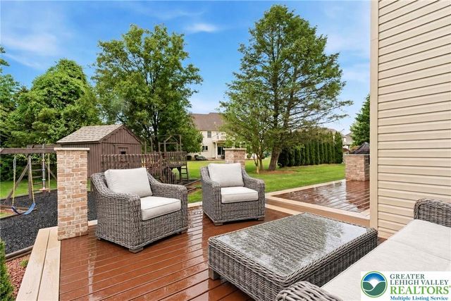 25 Crest Boulevard, Palmer Twp, PA 18045