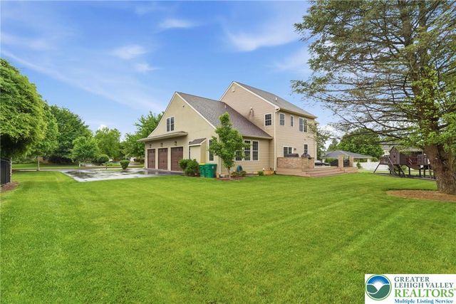 25 Crest Boulevard, Palmer Twp, PA 18045