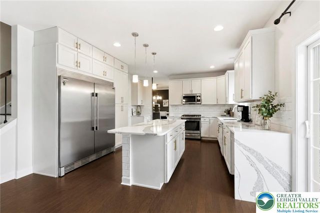 25 Crest Boulevard, Palmer Twp, PA 18045