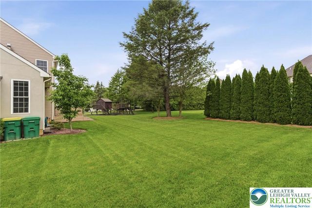 25 Crest Boulevard, Palmer Twp, PA 18045