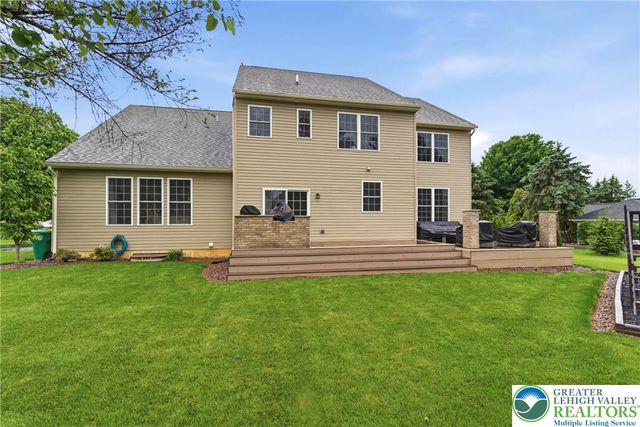 25 Crest Boulevard, Palmer Twp, PA 18045