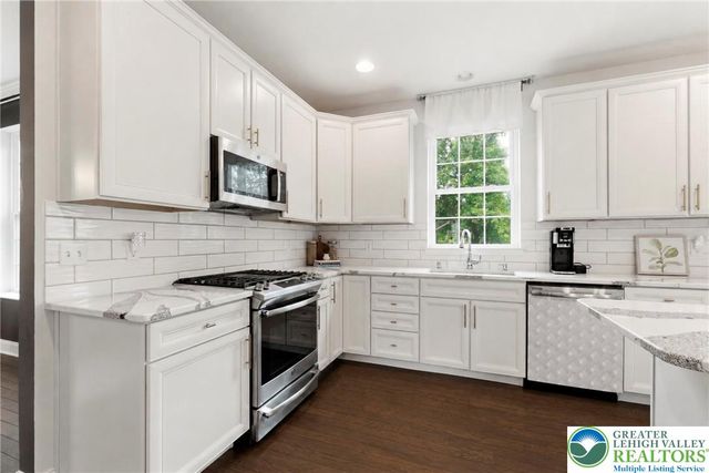 25 Crest Boulevard, Palmer Twp, PA 18045
