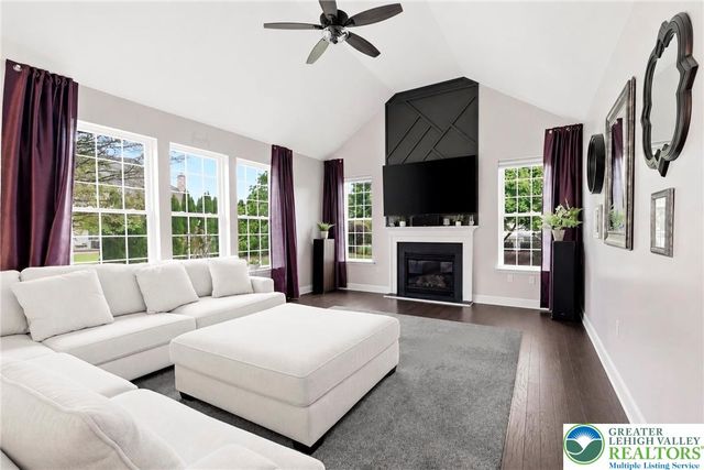25 Crest Boulevard, Palmer Twp, PA 18045