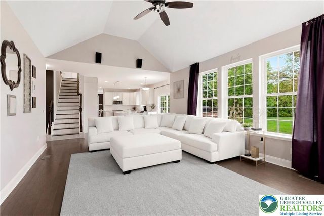 25 Crest Boulevard, Palmer Twp, PA 18045