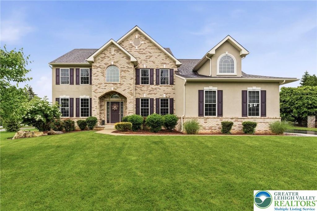 25 Crest Boulevard, Palmer Twp, PA 18045