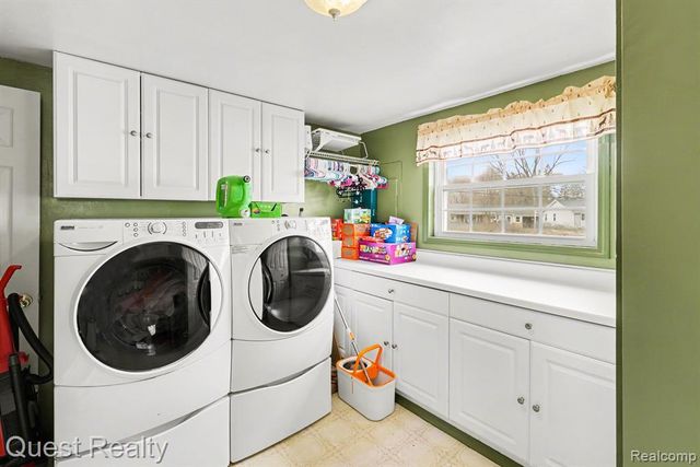 2103 Valley Forge Street, Burton, MI 48519