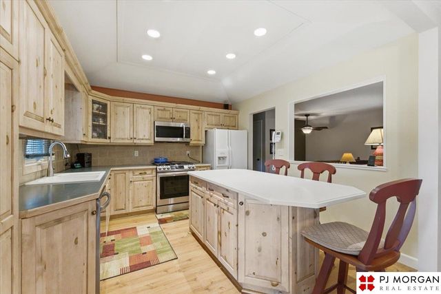 7914 Keystone Drive, Omaha, NE 68134