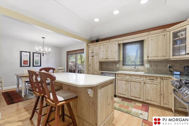 7914 Keystone Drive, Omaha, NE 68134
