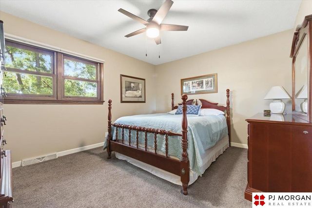7914 Keystone Drive, Omaha, NE 68134