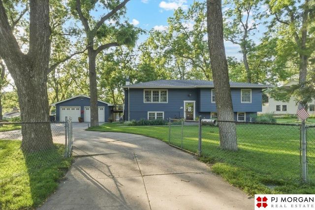 7914 Keystone Drive, Omaha, NE 68134