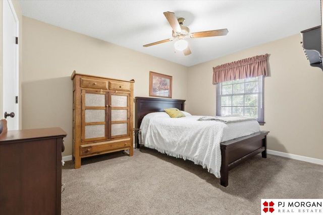 7914 Keystone Drive, Omaha, NE 68134