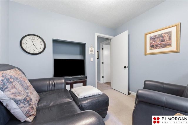 7914 Keystone Drive, Omaha, NE 68134