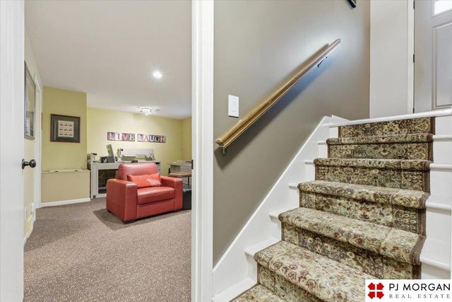 7914 Keystone Drive, Omaha, NE 68134