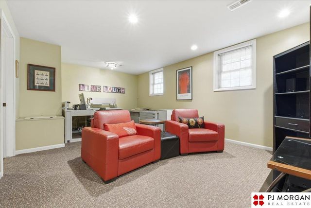 7914 Keystone Drive, Omaha, NE 68134