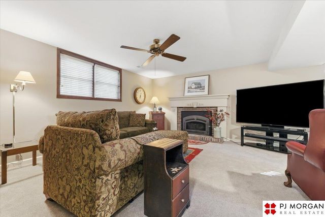 7914 Keystone Drive, Omaha, NE 68134