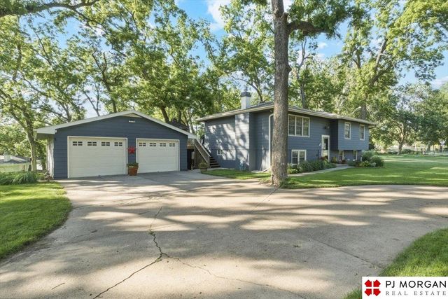 7914 Keystone Drive, Omaha, NE 68134