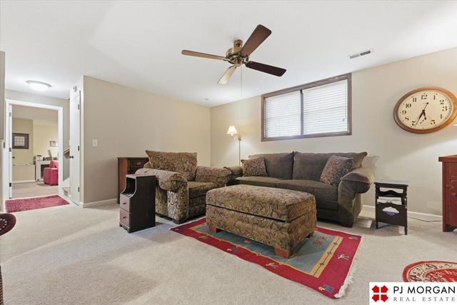 7914 Keystone Drive, Omaha, NE 68134