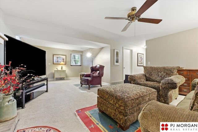 7914 Keystone Drive, Omaha, NE 68134