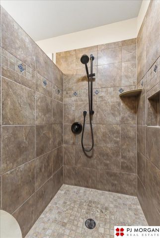 7914 Keystone Drive, Omaha, NE 68134