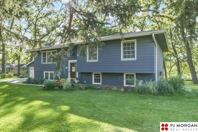 7914 Keystone Drive, Omaha, NE 68134