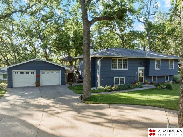 7914 Keystone Drive, Omaha, NE 68134